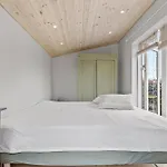4 Bedroom In *