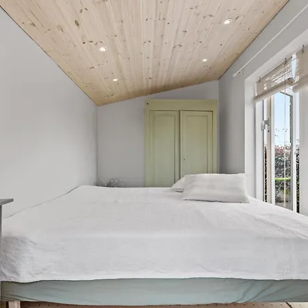 4 Bedroom In *