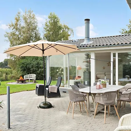 Prázdninový dům 4 Bedroom In *