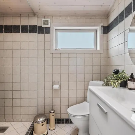 4 Bedroom In *