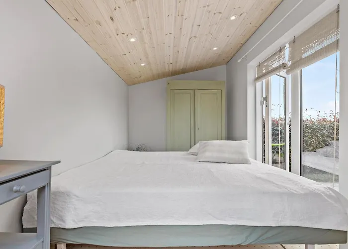 4 Bedroom In *