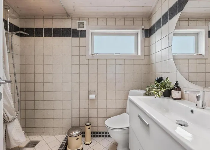 4 Bedroom In *